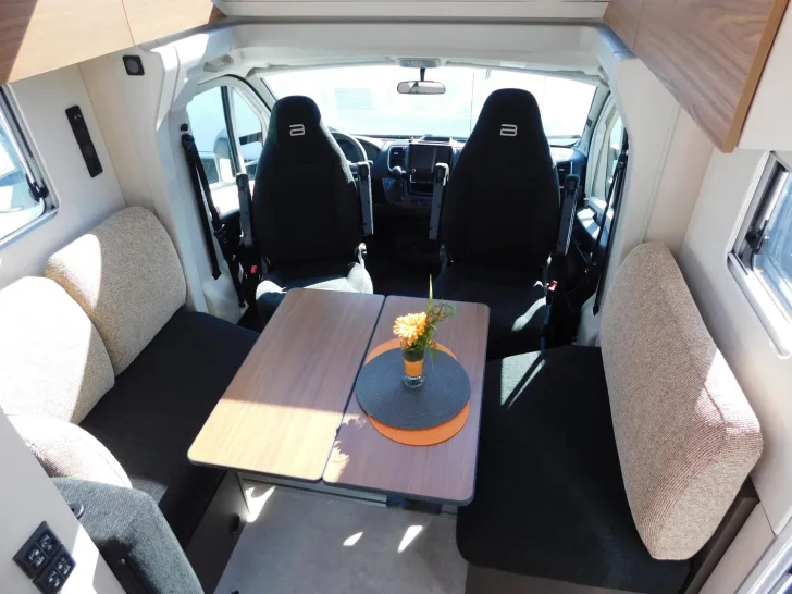 Fahrzeugbild Bürstner Signature SFT 7.4 Navi+Kamera+L-Sitzbank+Markise #8