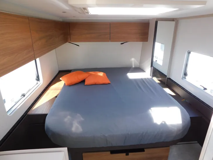 Fahrzeugbild Bürstner Signature SFT 7.4 Navi+Kamera+L-Sitzbank+Markise #10