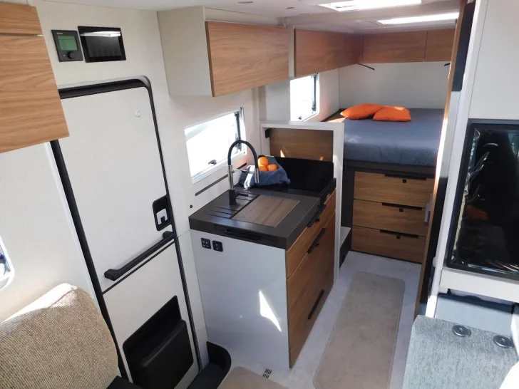 Fahrzeugbild Bürstner Signature SFT 7.4 Navi+Kamera+L-Sitzbank+Markise #11