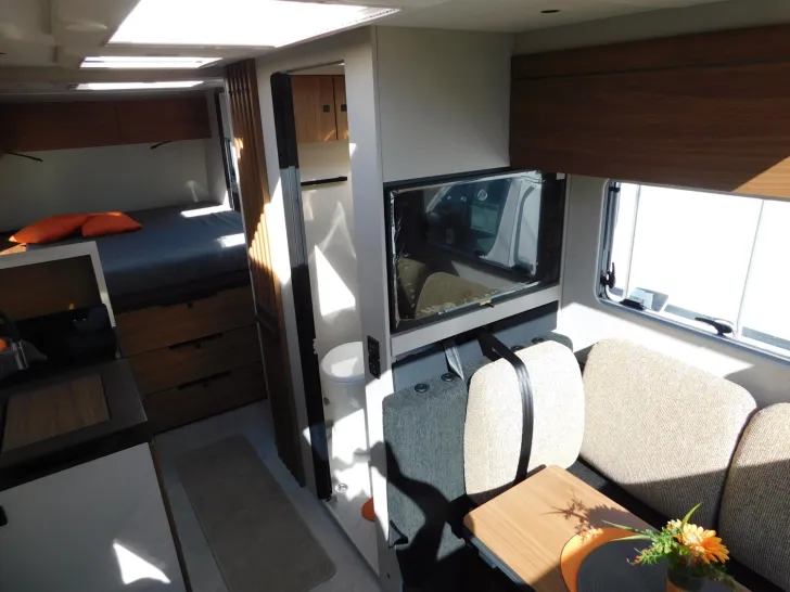 Fahrzeugbild Bürstner Signature SFT 7.4 Navi+Kamera+L-Sitzbank+Markise #12