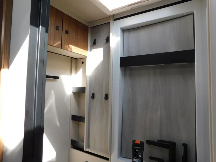 Fahrzeugbild Bürstner Signature SFT 7.4 Navi+Kamera+L-Sitzbank+Markise #14