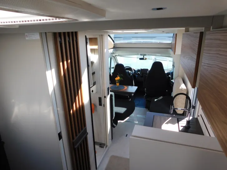 Fahrzeugbild Bürstner Signature SFT 7.4 Navi+Kamera+L-Sitzbank+Markise #19