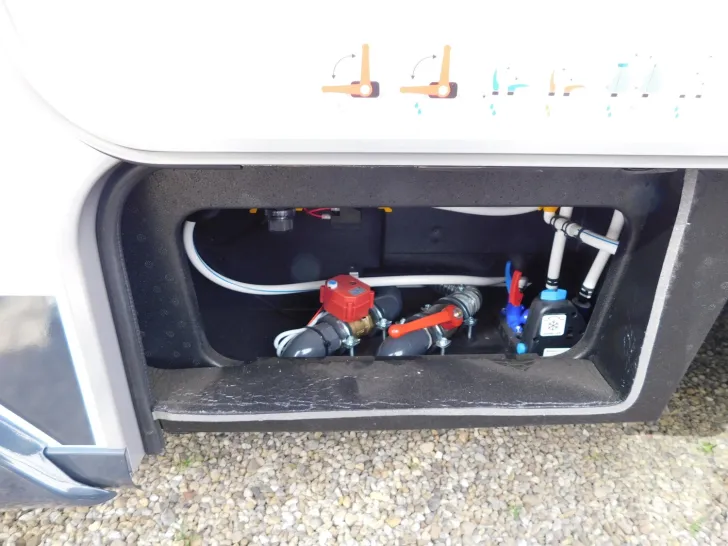Fahrzeugbild Bürstner Signature SFT 7.4 Navi+Kamera+L-Sitzbank+Markise #20