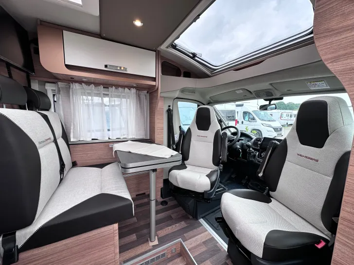 Fahrzeugbild Weinsberg CaraCompact EDITION PEPPER 600 MEG Fenster hl Styling-Paket BLACK #8