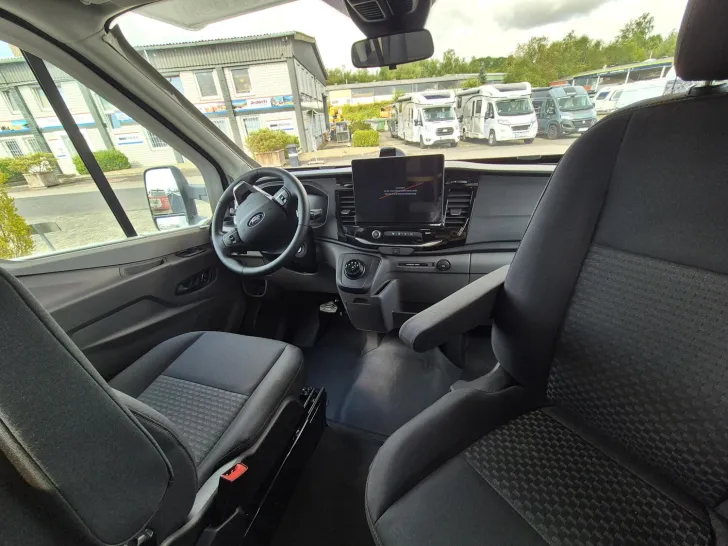 Fahrzeugbild Rimor Kilig 695 mit Einzelbetten u. 5 Gurtplätzen #14