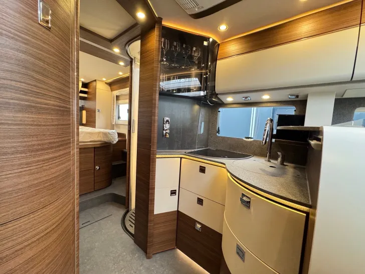 Fahrzeugbild Carthago chic c-line I 5.0 QB L MB*170PS*4,5 to. #11