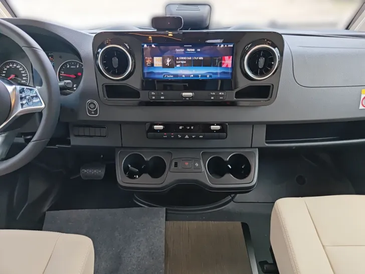 Fahrzeugbild Carthago C2-tourer I 143 KB LE comfort Mercedes #9
