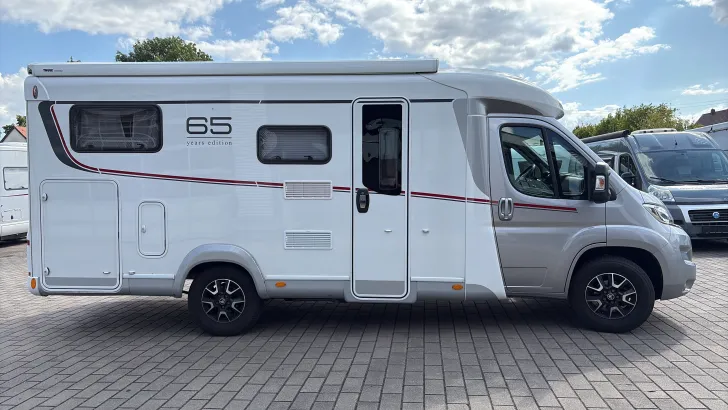 Seitlich LMC Van V 643 G 65 Years Edition sehr gepflegt