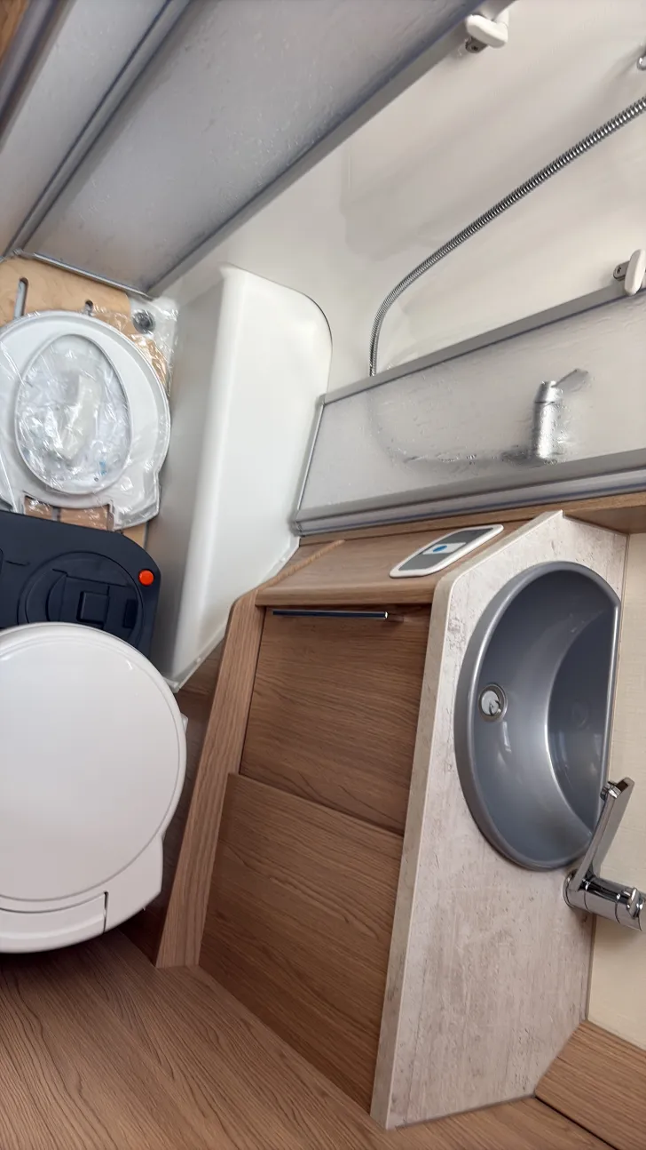 Toilette LMC Van V 643 G 65 Years Edition sehr gepflegt