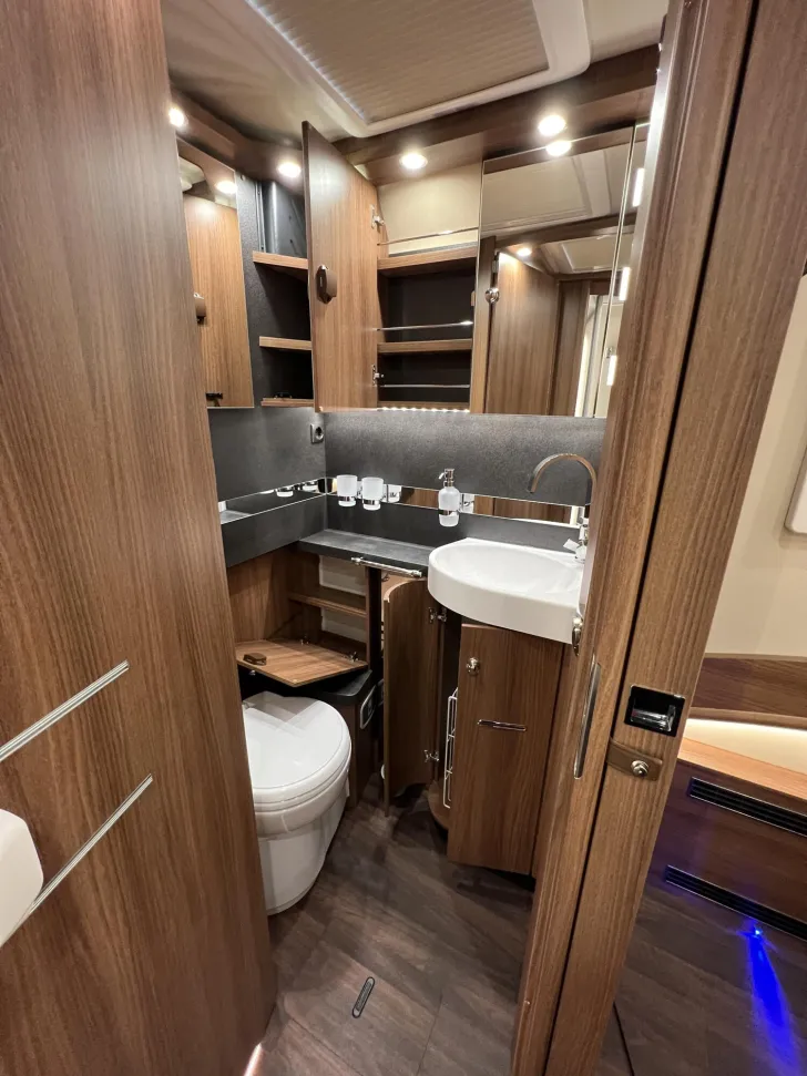Fahrzeugbild Carthago chic e-line I 51 QB DA Mercedes (321) #36