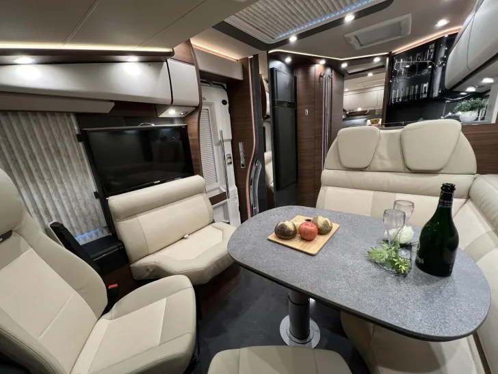 Fahrzeugbild Carthago chic c-line I 4.9 LE Mercedes (313) #18