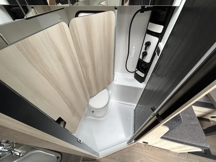 Fahrzeugbild Hobby De Luxe 460 SL #16