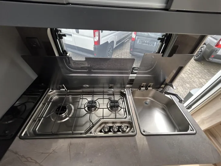 Fahrzeugbild Hobby De Luxe 490 KMF #4