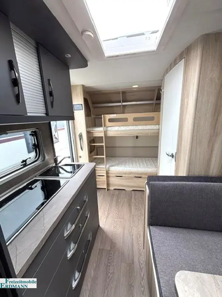 Fahrzeugbild Hobby De Luxe 490 KMF #4
