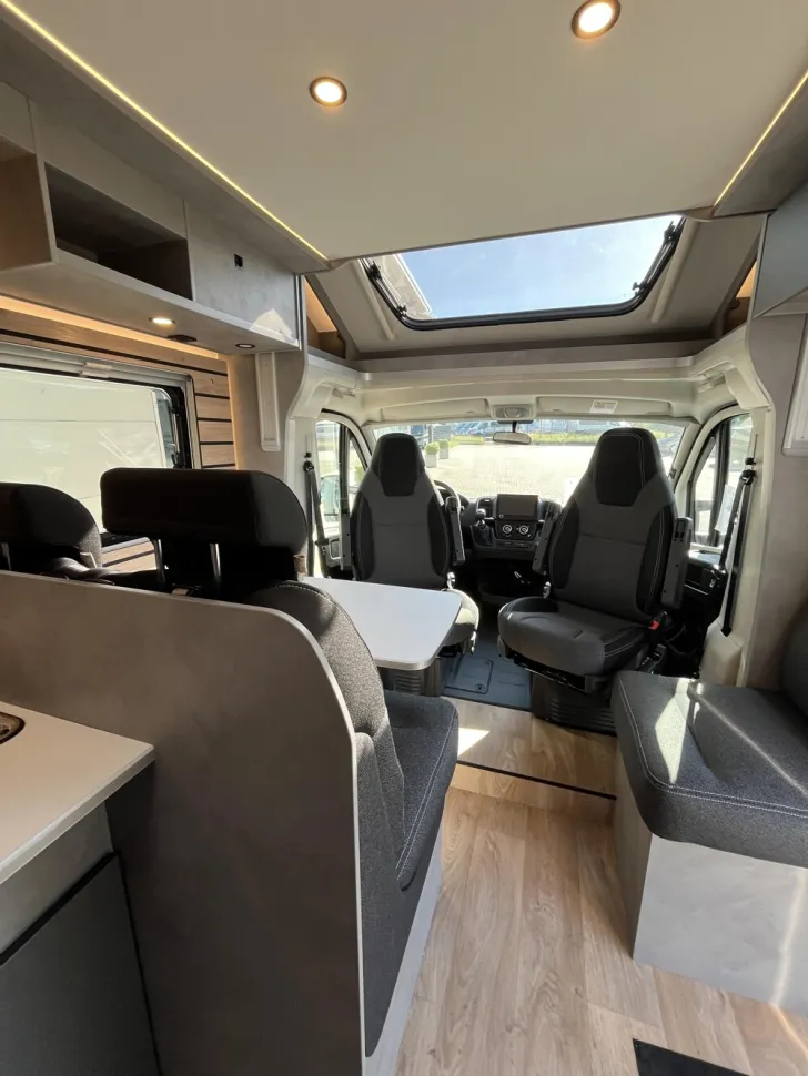 Fahrzeugbild Crosscamp EXPDN 7.0 E Peugeot #12
