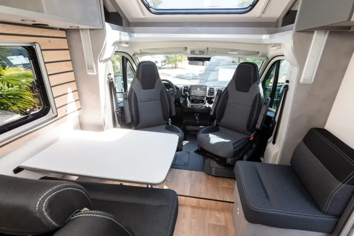 Fahrzeugbild Crosscamp EXPDN T 7.4 E Peugeot *Automatik, 4 Pers.+470kg* #18