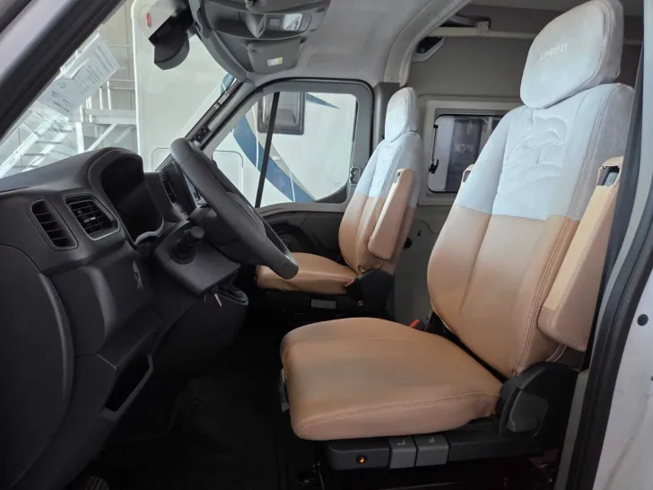 Fahrzeugbild Bürstner Delfin C 621 AHK+RF+Truma Combi D-6E+LM #10