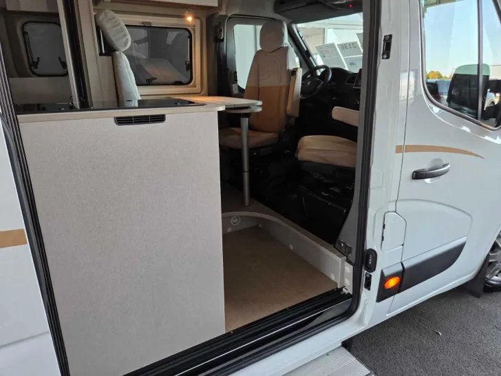 Fahrzeugbild Bürstner Delfin C 621 AHK+RF+Truma Combi D-6E+LM #18