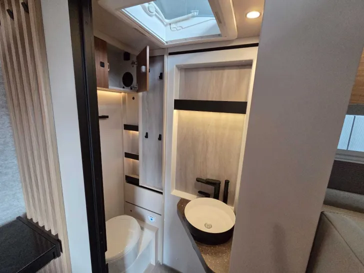 Fahrzeugbild Bürstner Signature SFT 7.0 AT8G+Winter P+Technik+Design P #12
