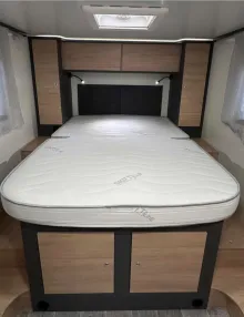 Fahrzeugbild GIOTTILINE Compact CX69 Premiere Edition Queensbett #3