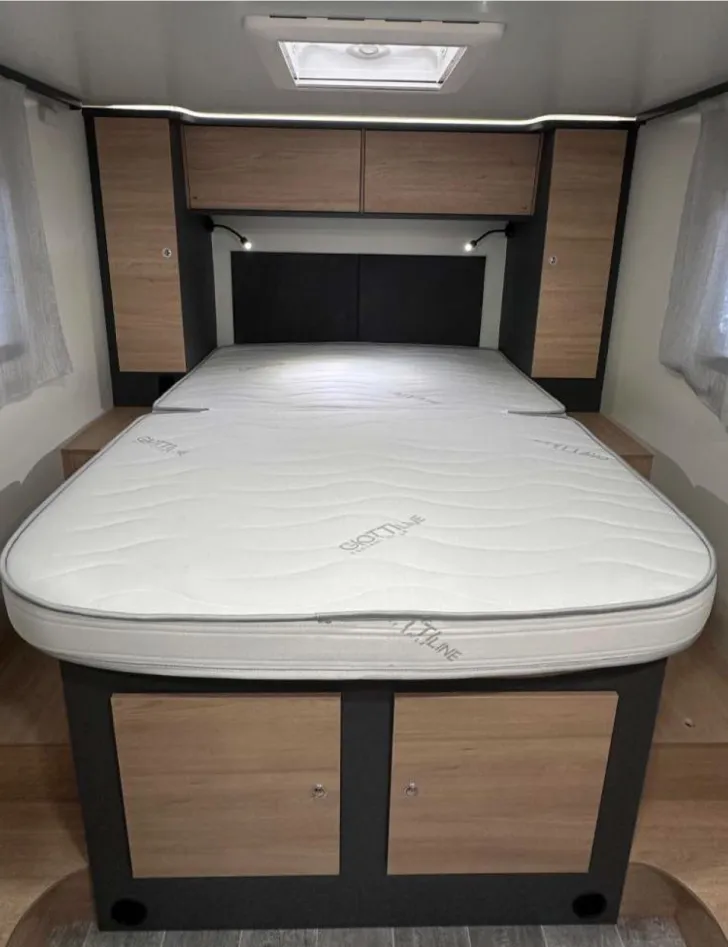 Fahrzeugbild GIOTTILINE Compact CX69 Premiere Edition Queensbett #3