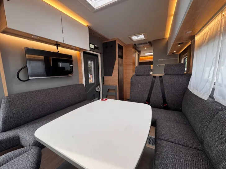 Fahrzeugbild Dethleffs XL Integriert I 7812-2 Modell 2026 Hubstützen #4