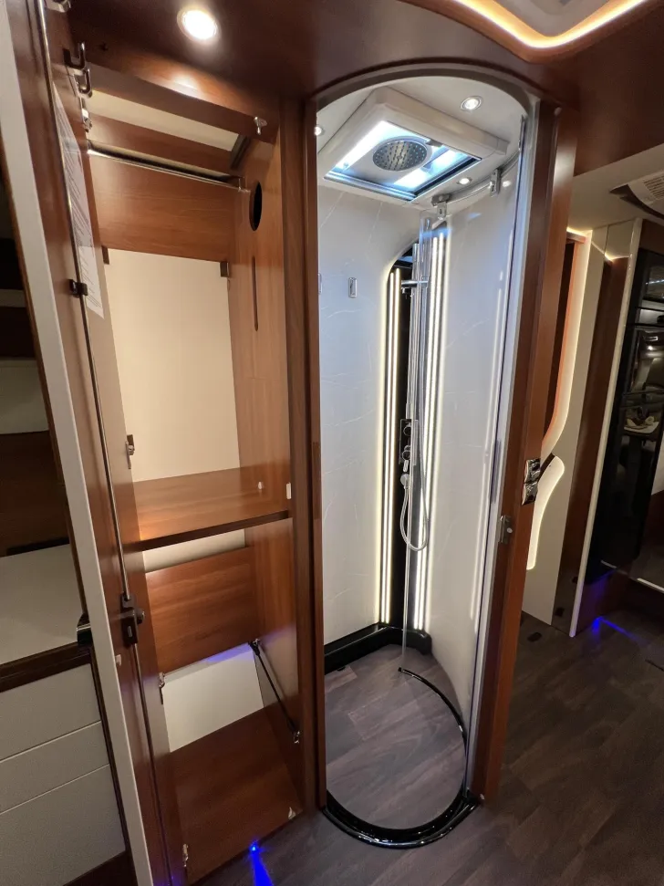 Fahrzeugbild Carthago liner-for-two I 53 Iveco (324) #40