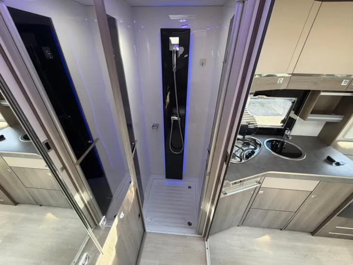 Fahrzeugbild Challenger 260 Graphit Ultimate #38