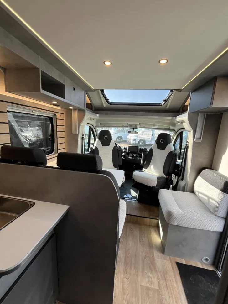Fahrzeugbild Crosscamp EXPDN 7.0 E Peugeot #13