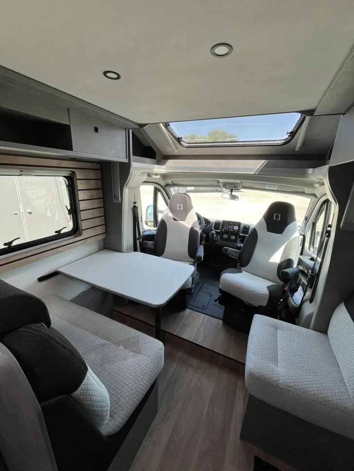 Fahrzeugbild Crosscamp EXPDN 7.4 E Peugeot #7