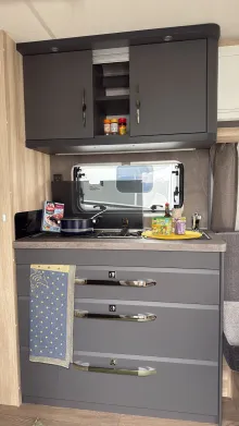 Küchen Hobby De Luxe 495 WFB Auflastung 1800 kg