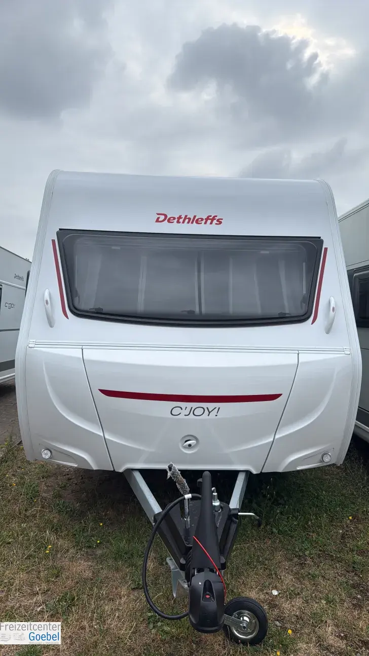 Frontal Vorne Dethleffs c' joy 480 QLK Active kompakter Familienwohnwagen