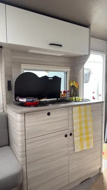 Küchen Dethleffs c' joy 480 QLK Active kompakter Familienwohnwagen
