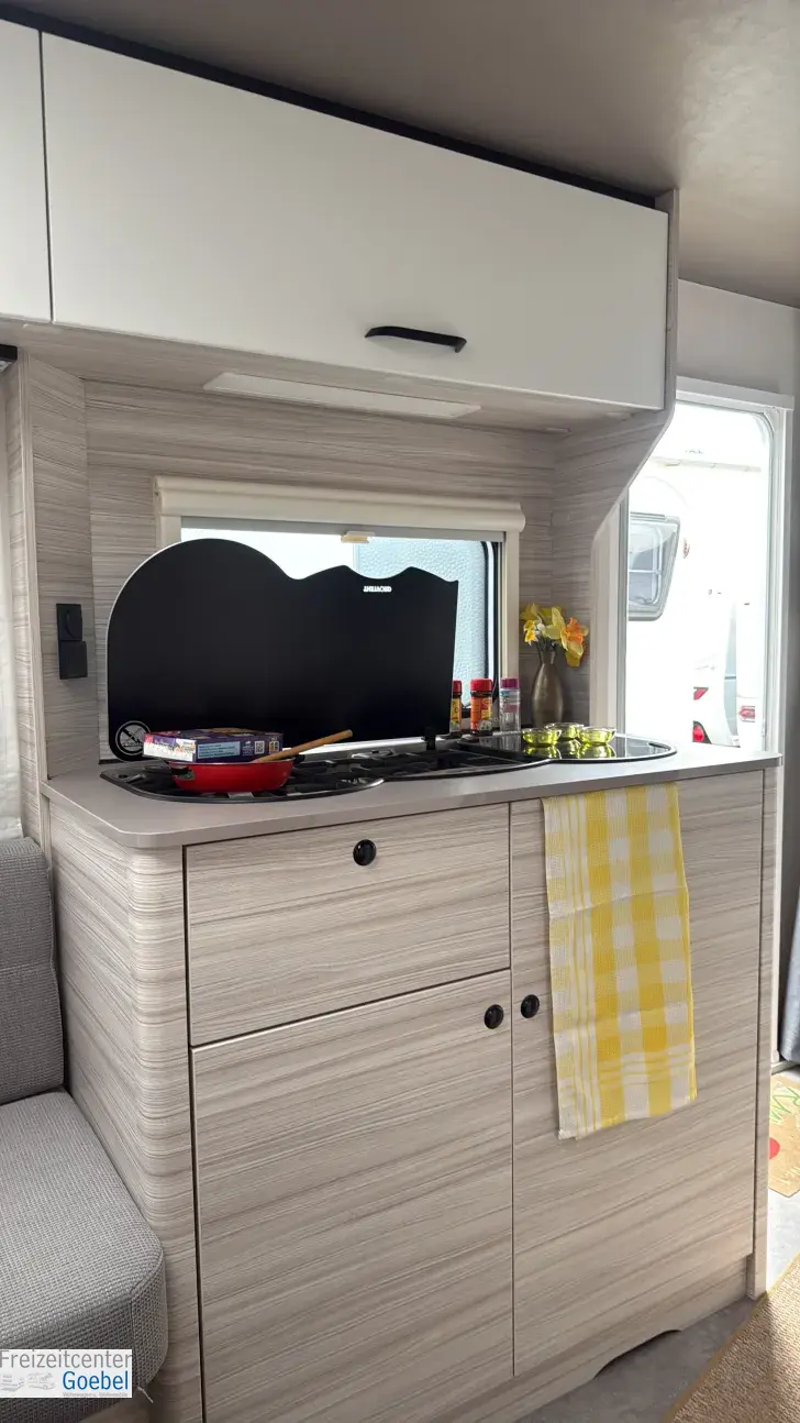 Küchen Dethleffs c' joy 480 QLK Active kompakter Familienwohnwagen