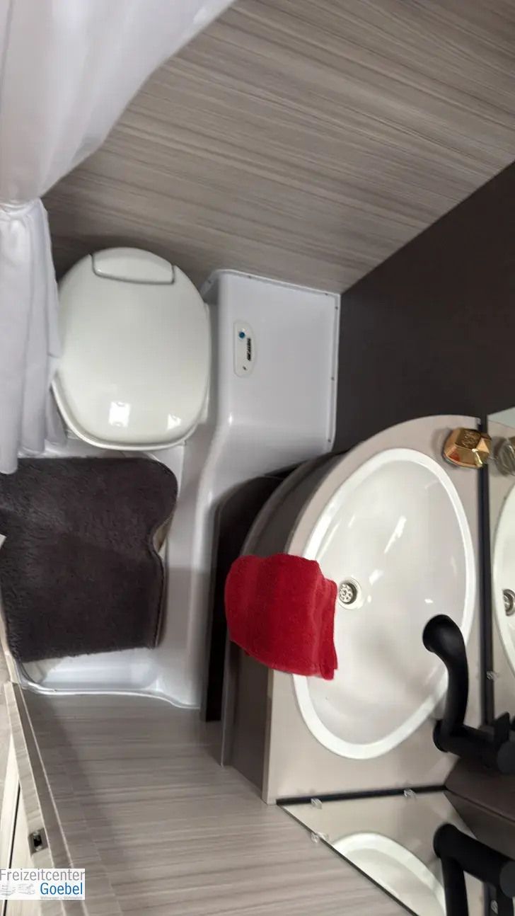 Toilette Dethleffs c' joy 480 QLK Active kompakter Familienwohnwagen