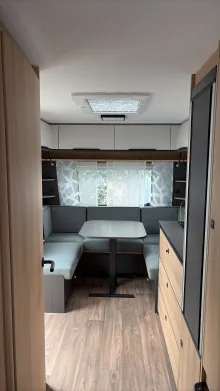 Sicht vorne-hinten Fendt Apero 515 SG