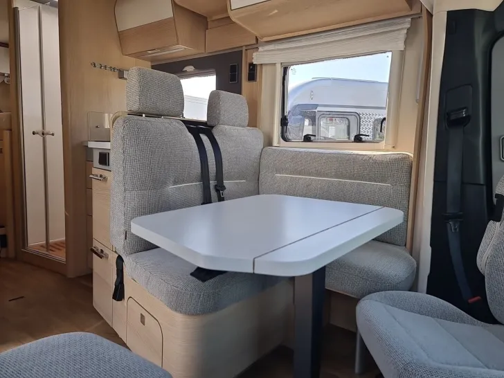 Fahrzeugbild Hymer B-Klasse MC T 680 Hubbett, 5. Sitz #12