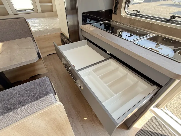 Fahrzeugbild Hobby De Luxe 490 KMF Modelljahr 2027 ausgestellt! #21