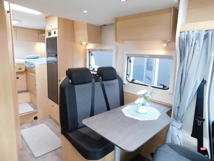 Fahrzeugbild Sunlight Sub TS 67 Automatik, Hubbett, Alufelgen, Markise #8