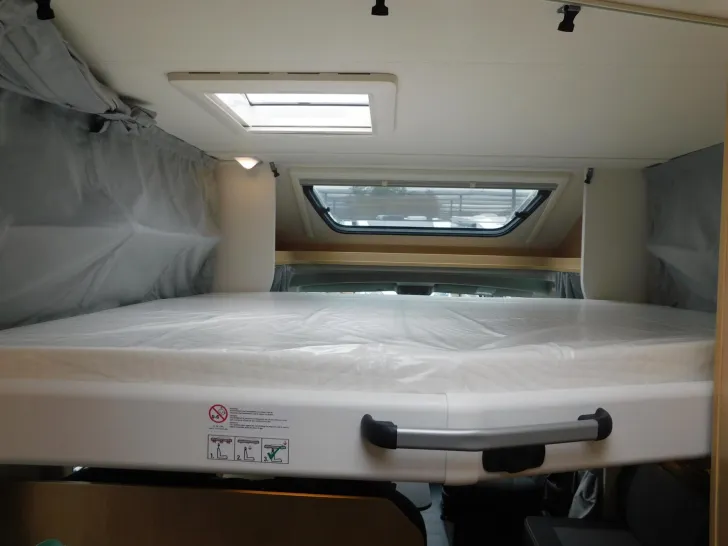 Fahrzeugbild Sunlight Sub TS 67 Automatik, Hubbett, Alufelgen, Markise #20
