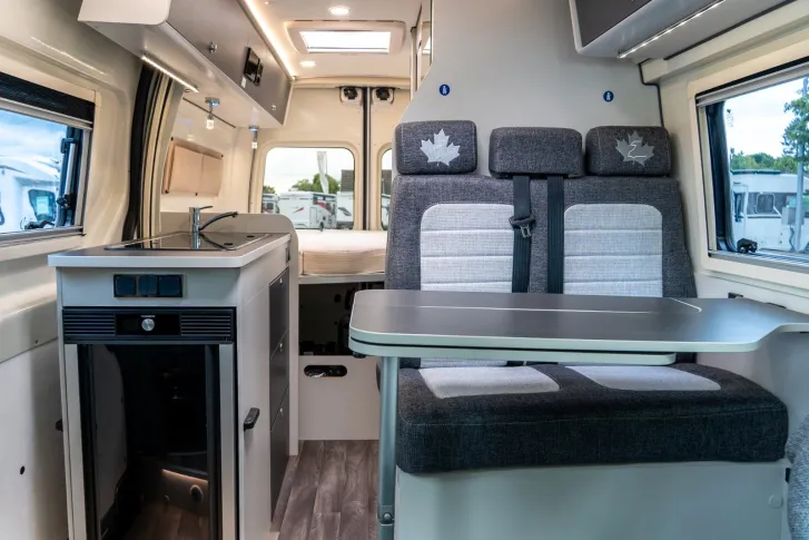 Fahrzeugbild Ahorn Camp Van 550 *Automatik*Kamera*Außendusche #12