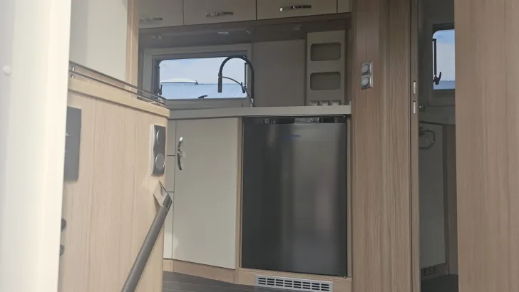 Fahrzeugbild Phoenix Midi-Alkoven Daily 7200 RSL NEUFAHRZEUG Modell 26/27 #6