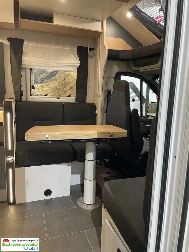 Fahrzeugbild Pilote FORD ATLAS A630G #5