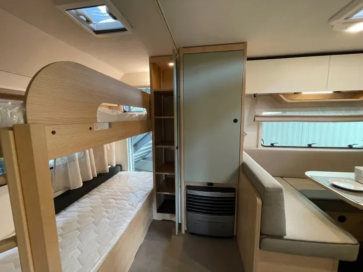 Fahrzeugbild LMC Style 582 K, Duschpaket, 2000kg, Modell 2027 #5