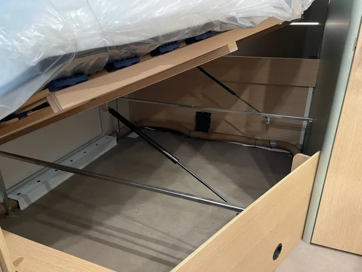 Fahrzeugbild LMC Style 582 K, Duschpaket, 2000kg, Modell 2027 #11