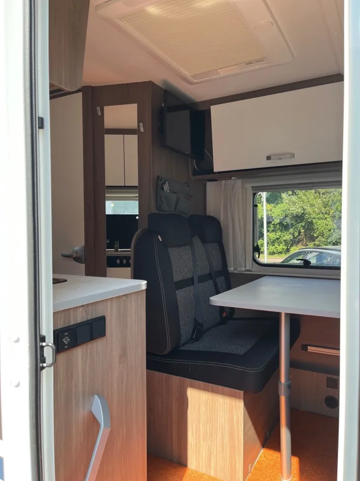 Fahrzeugbild Carado V 337 Navi,AT,TV,Solar Top gepflegt #17