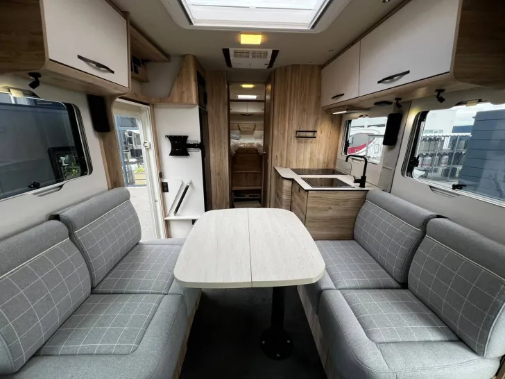 Fahrzeugbild Eura Mobil Integra Line GT 726 EF Comfort Dachklima+Backo. #19