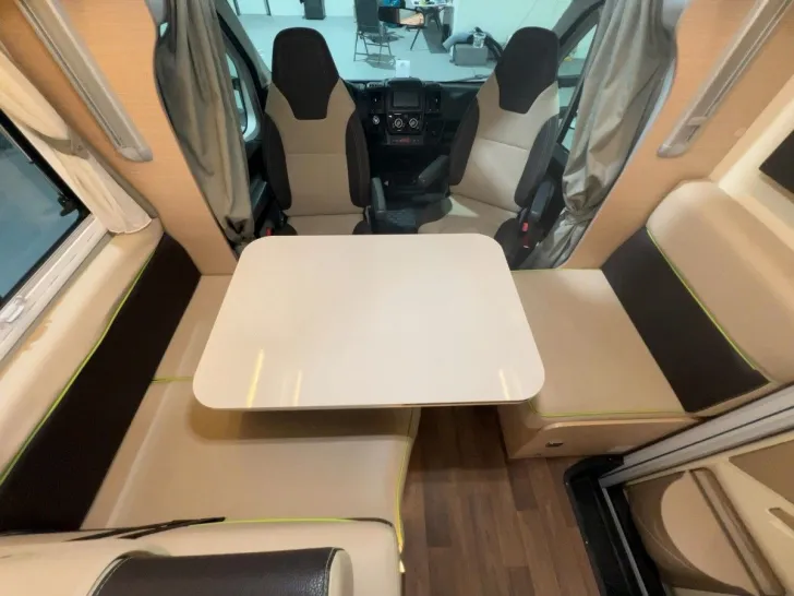 Fahrzeugbild Forster T 738 EB / Einzelbetten + Hubbett/Solar #7
