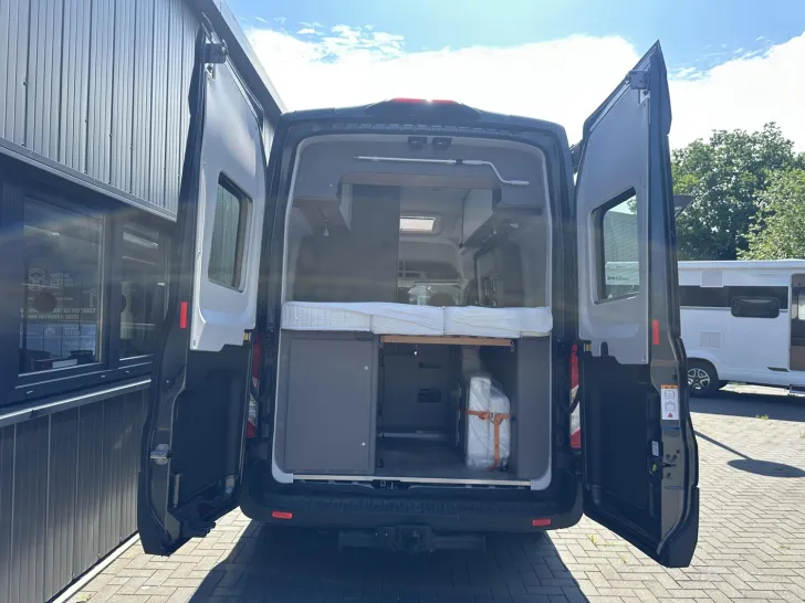 Fahrzeugbild LMC Innovan Ford 590 Super Adventure-Mobil #5