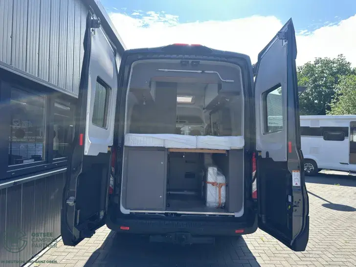 Fahrzeugbild LMC Innovan Ford 590 Super Adventure-Mobil #5